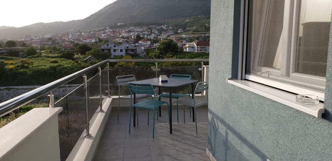 Apartmani Suncokreti - Sunflower Apartments Bar Exterior photo